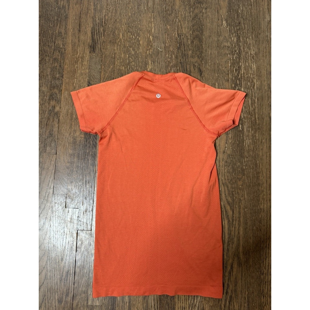 Lululemon T-Shirt Womens Size 4 Orange Swiftly Tech Short Sleeve